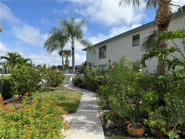 $1,350 | 131 Southwest 47th Terrace, Unit 202, Cape Coral, FL 33914