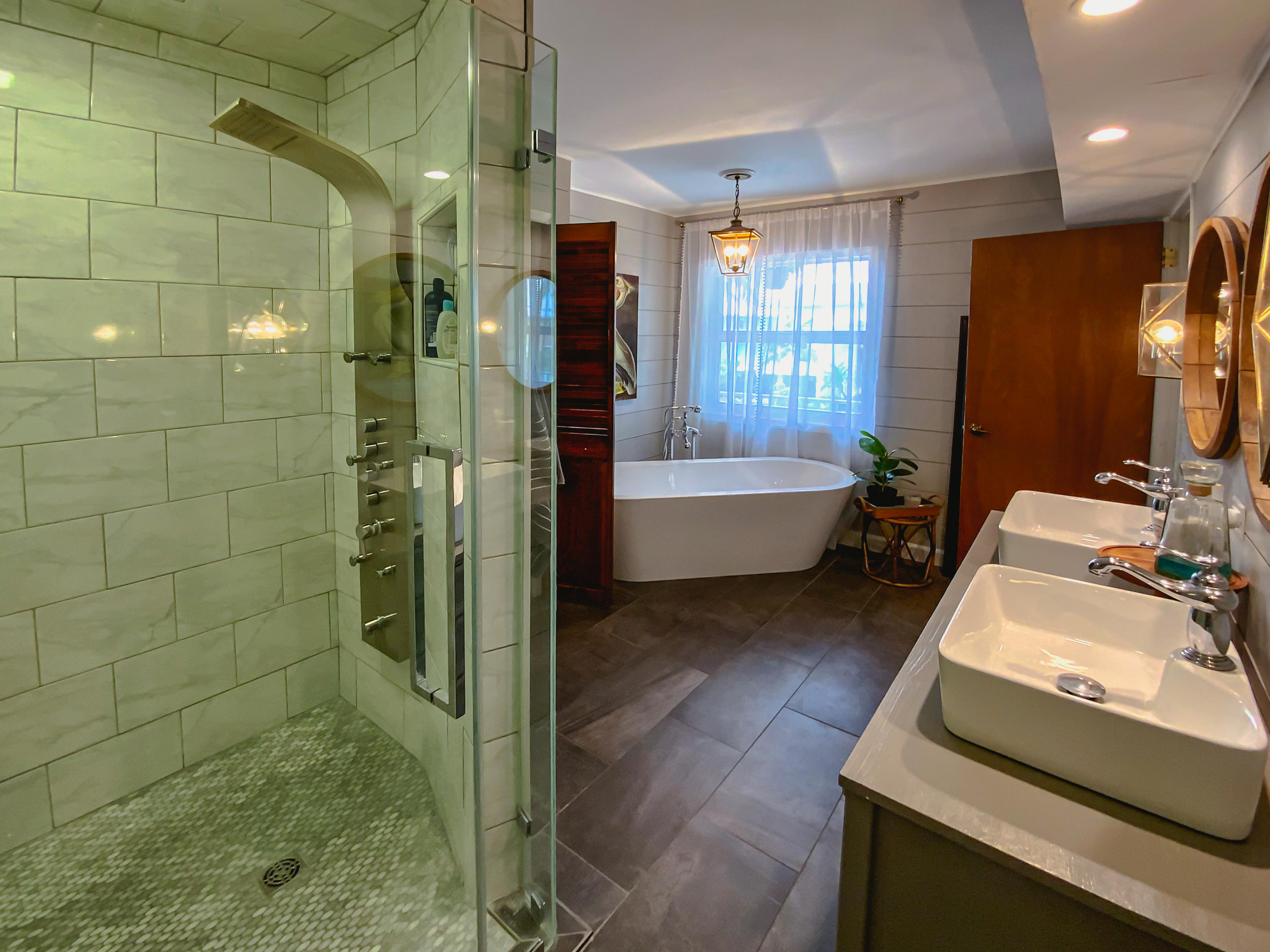 1211 Mockingbird Road Key Largo, FL 33037 - Photo 13 of 53 Primary Shower & Tub