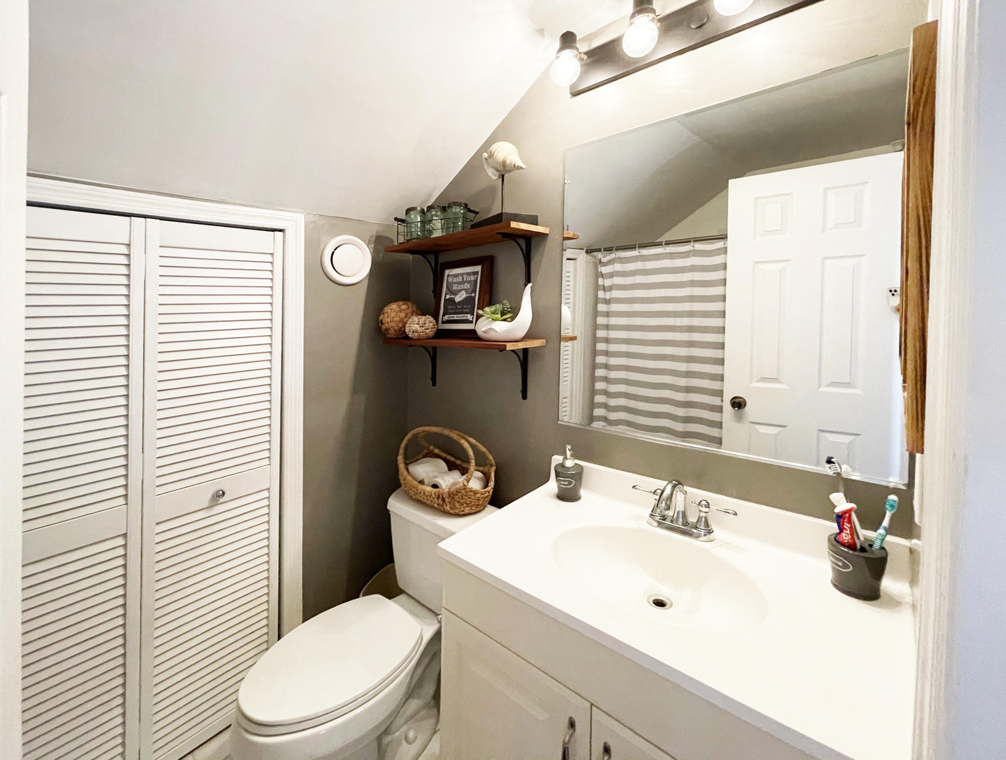 1211 Mockingbird Road Key Largo, FL 33037 - Photo 24 of 53 Guest Bath