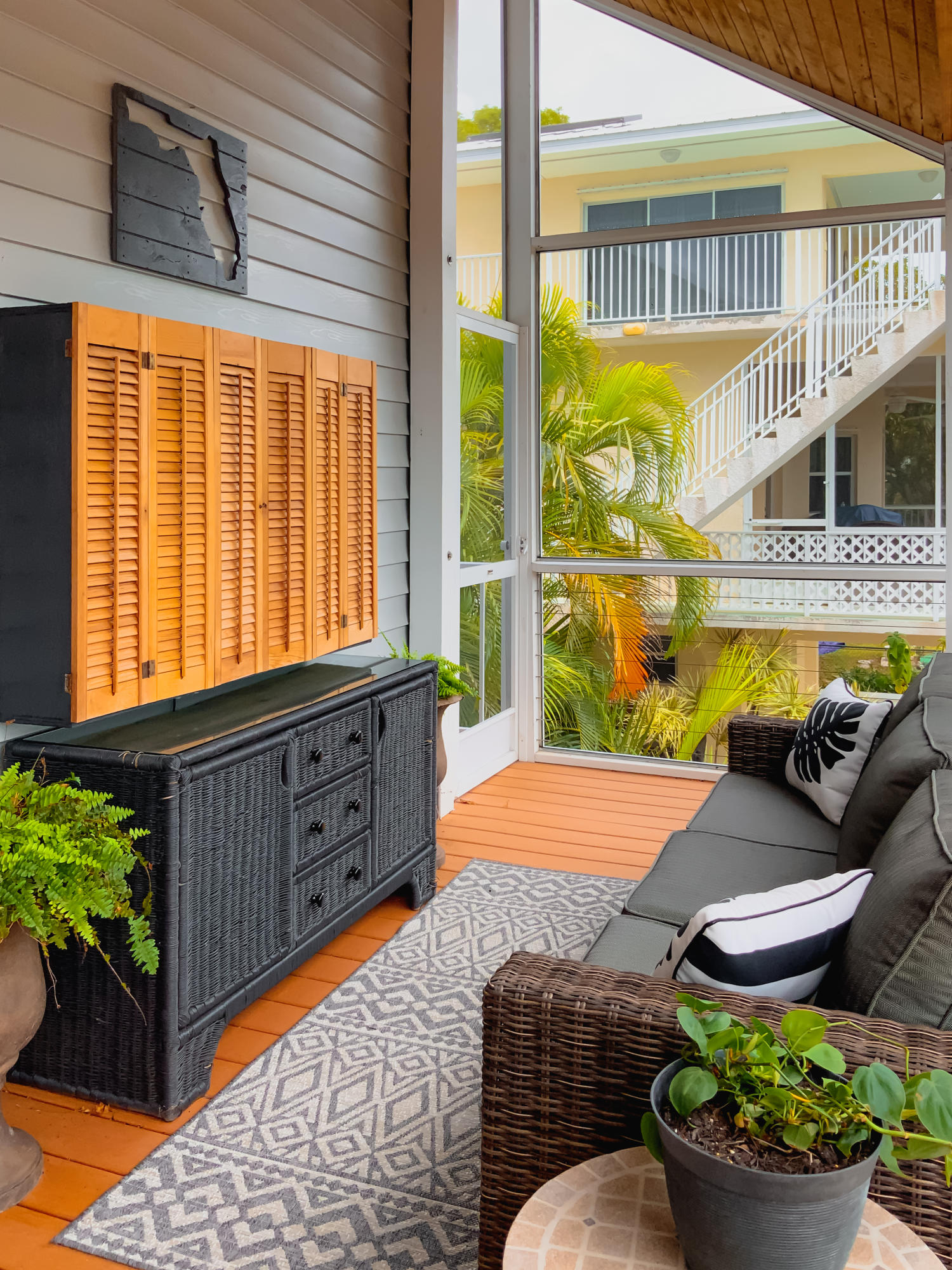 1211 Mockingbird Road Key Largo, FL 33037 - Photo 33 of 53 TV area in screened in patio