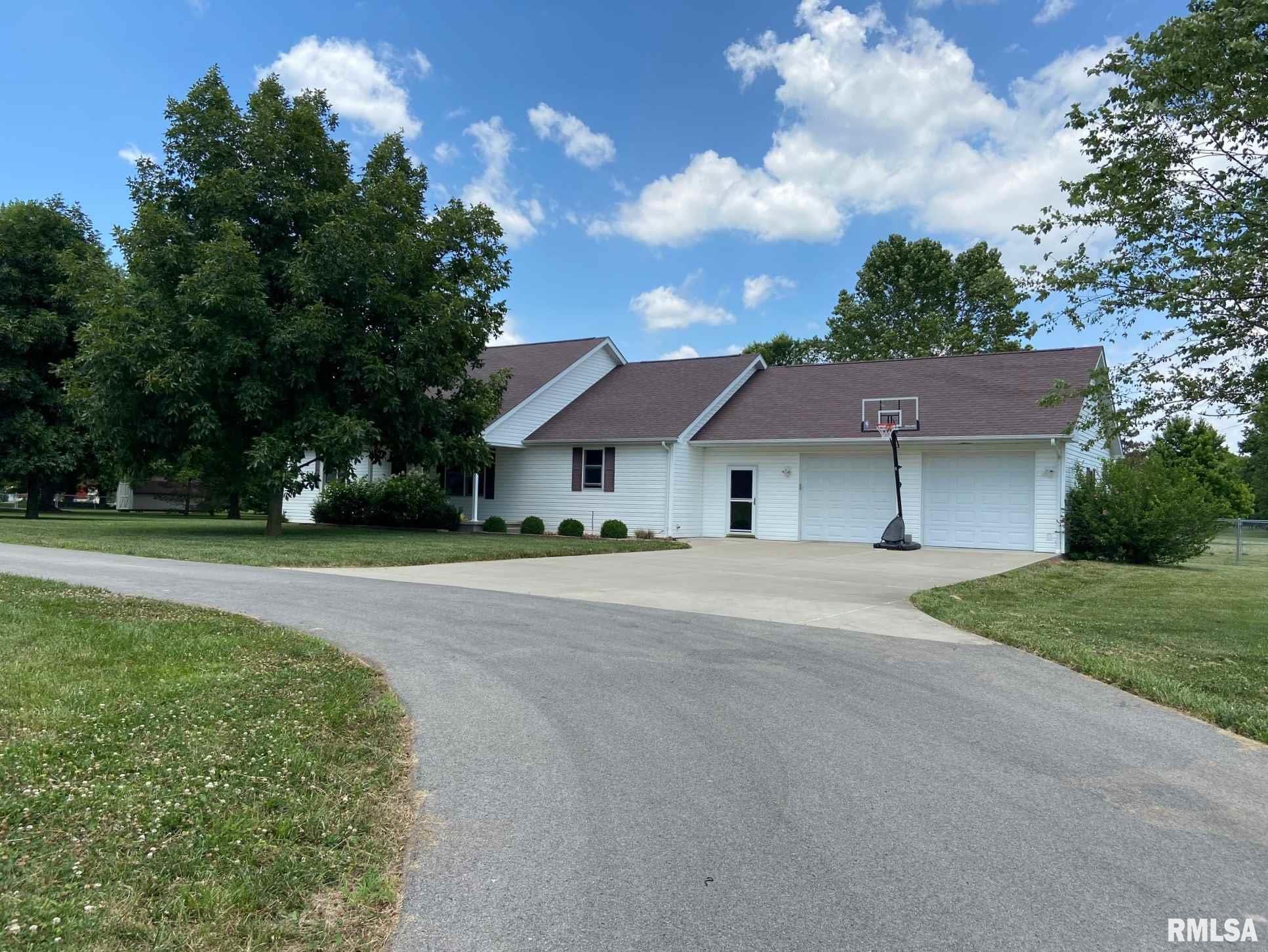 1142 Cardinal Road Carbondale, IL 62901 - Photo 1 of 27