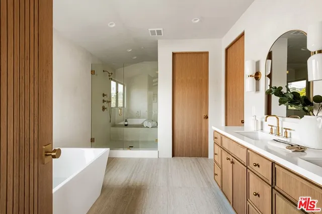 $4,295,000 | 13235 Lake Street, Los Angeles, CA 90066