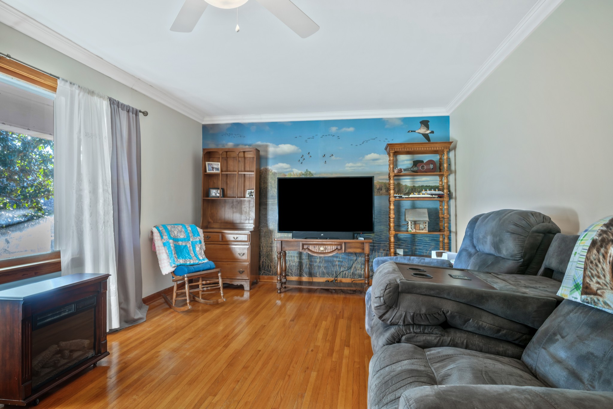 1555 Highway 13 Cunningham, TN 37052 - Photo 9 of 30 a living room with furniture and a flat screen tv