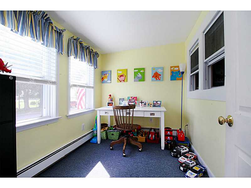 93 Bliss Mine Road Newport, RI 02840 - Photo 2 of 25 Studio/Study/Office.