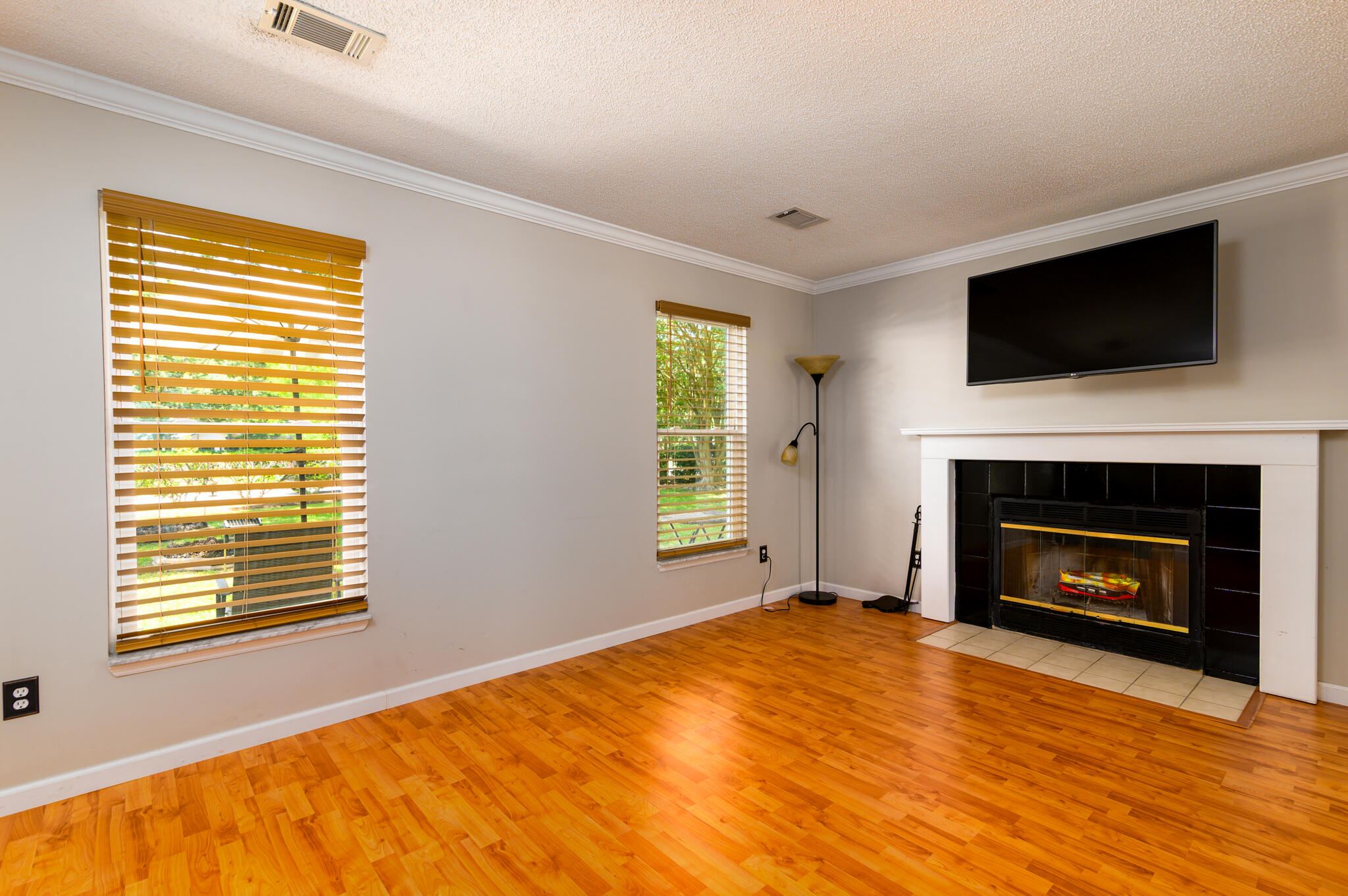 1406 Diamond Boulevard Mount Pleasant, SC 29466 - Photo 6 of 45 kitchen2