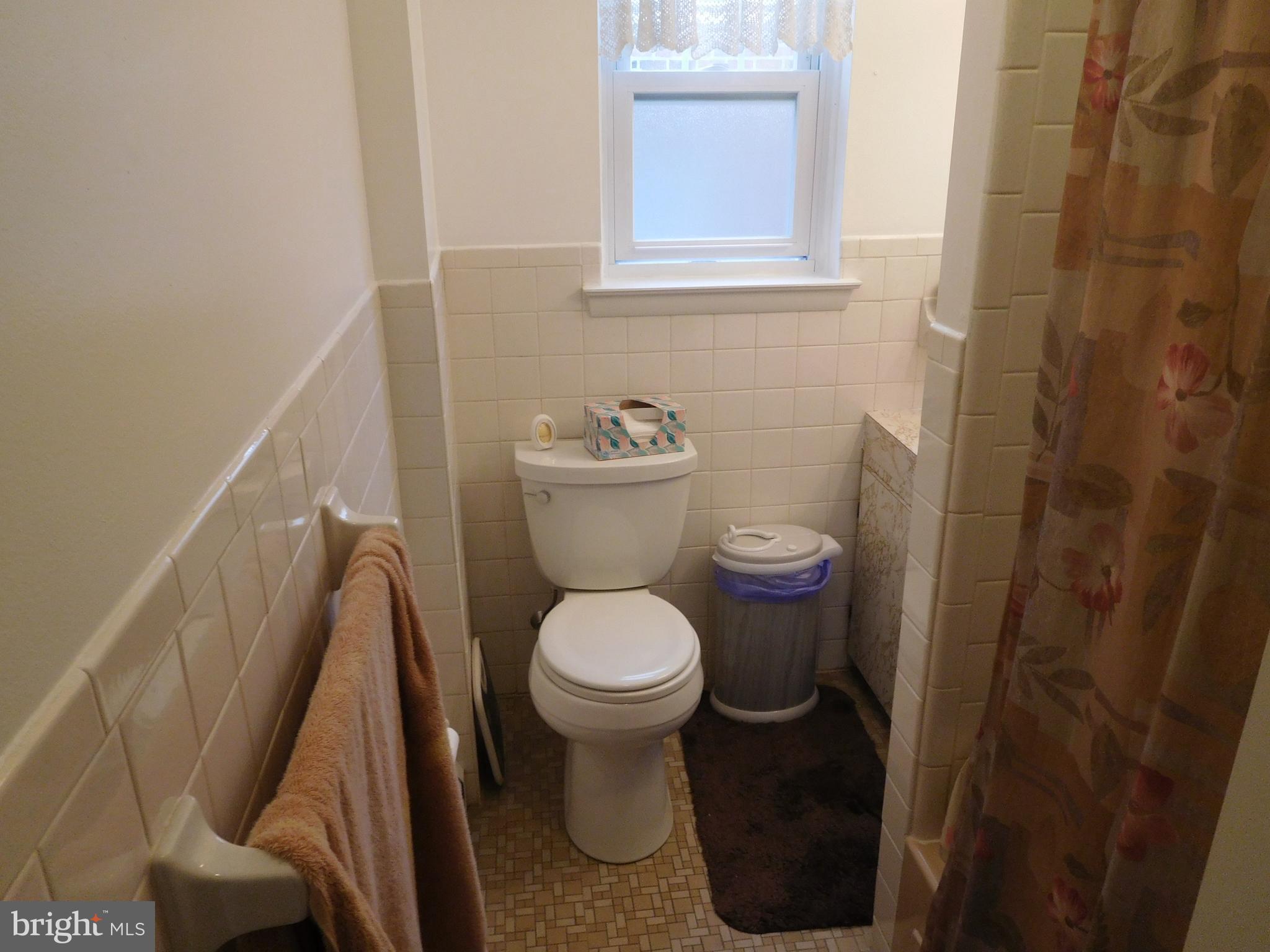 912 Bergen Street Philadelphia, PA 19111 - Photo 12 of 25 Main Bathroom