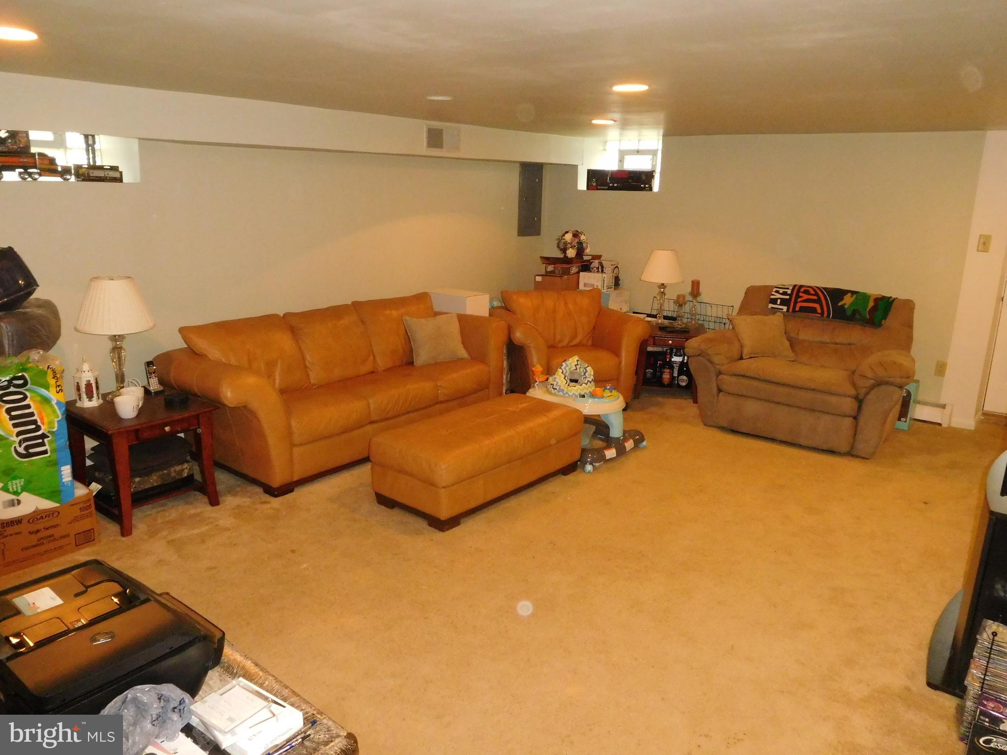 912 Bergen Street Philadelphia, PA 19111 - Photo 13 of 25 Family Room