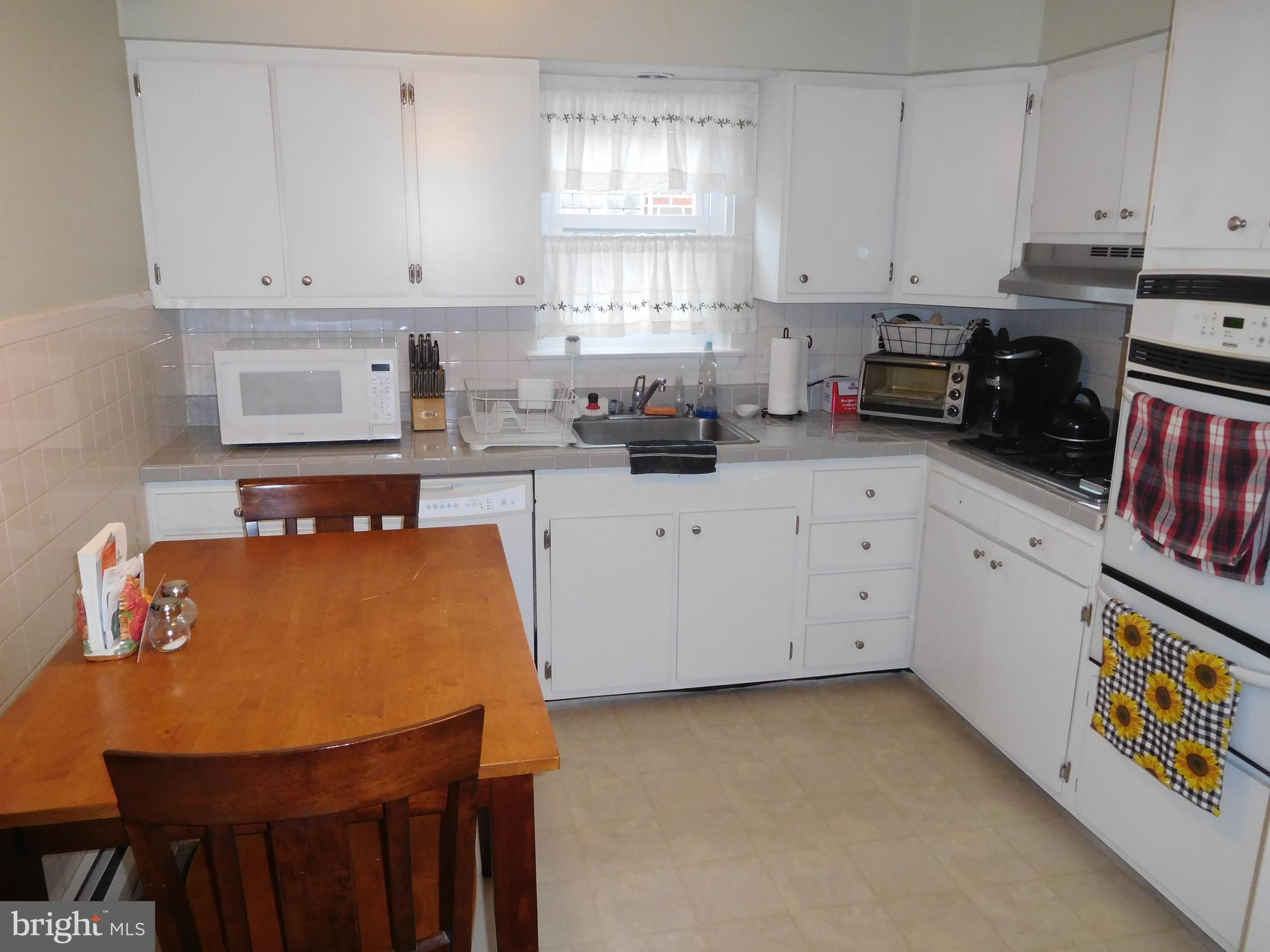 912 Bergen Street Philadelphia, PA 19111 - Photo 5 of 25 Kitchen