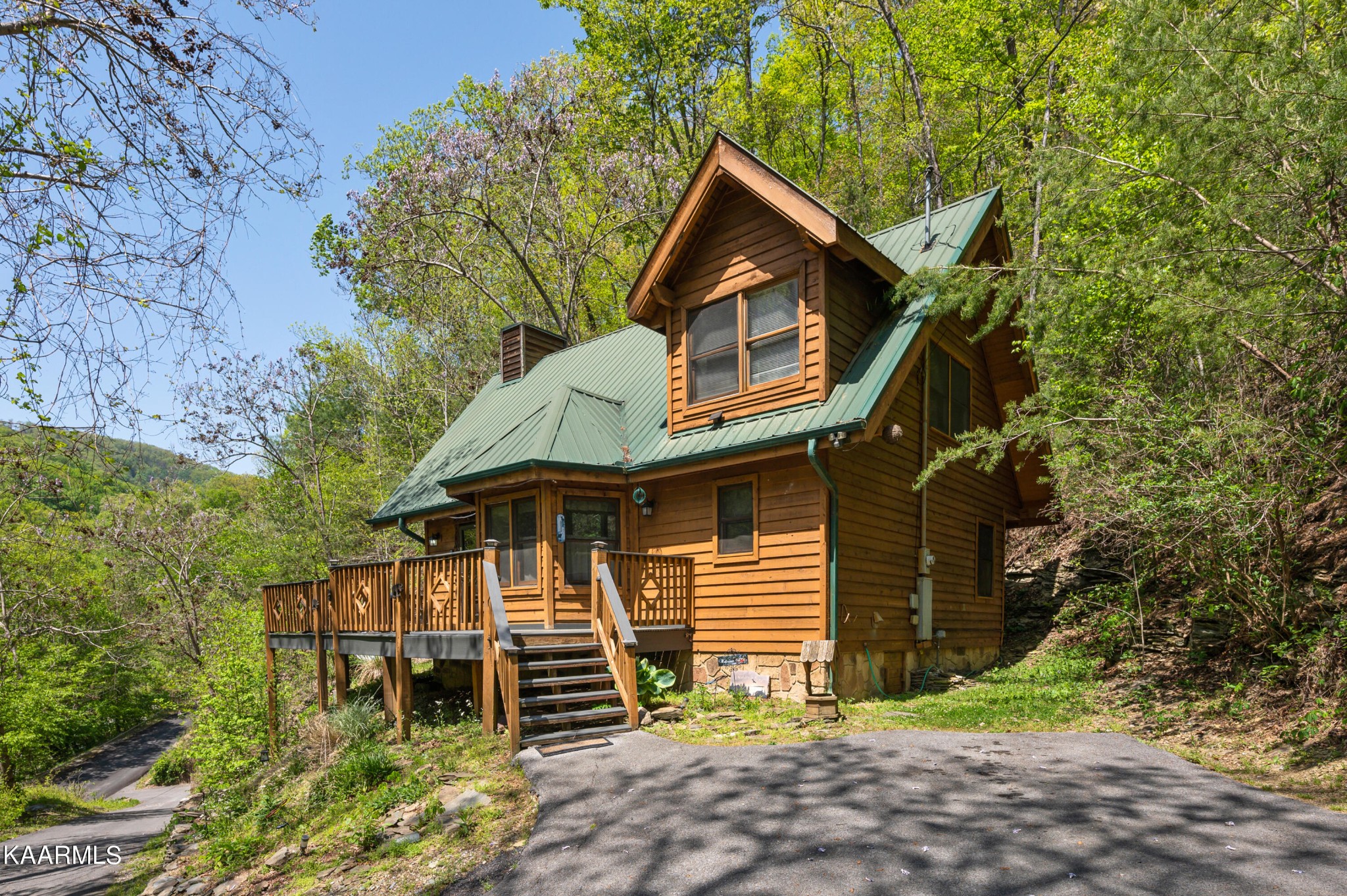 3138 North Clear Fork Road Sevierville, TN 37862 - Photo 2 of 35 a front view of a house with garden