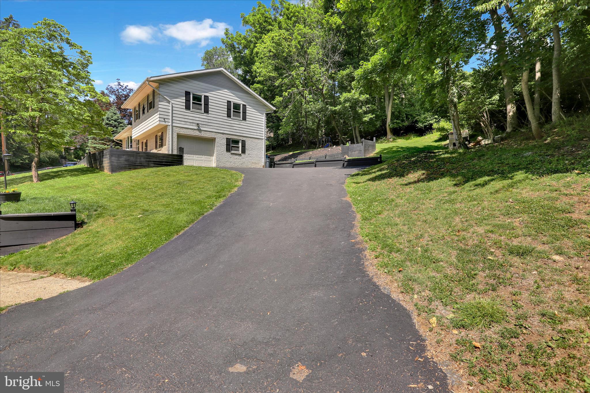 1907 Holly Road Reading, PA 19602 - Photo 3 of 22 4U9A9699