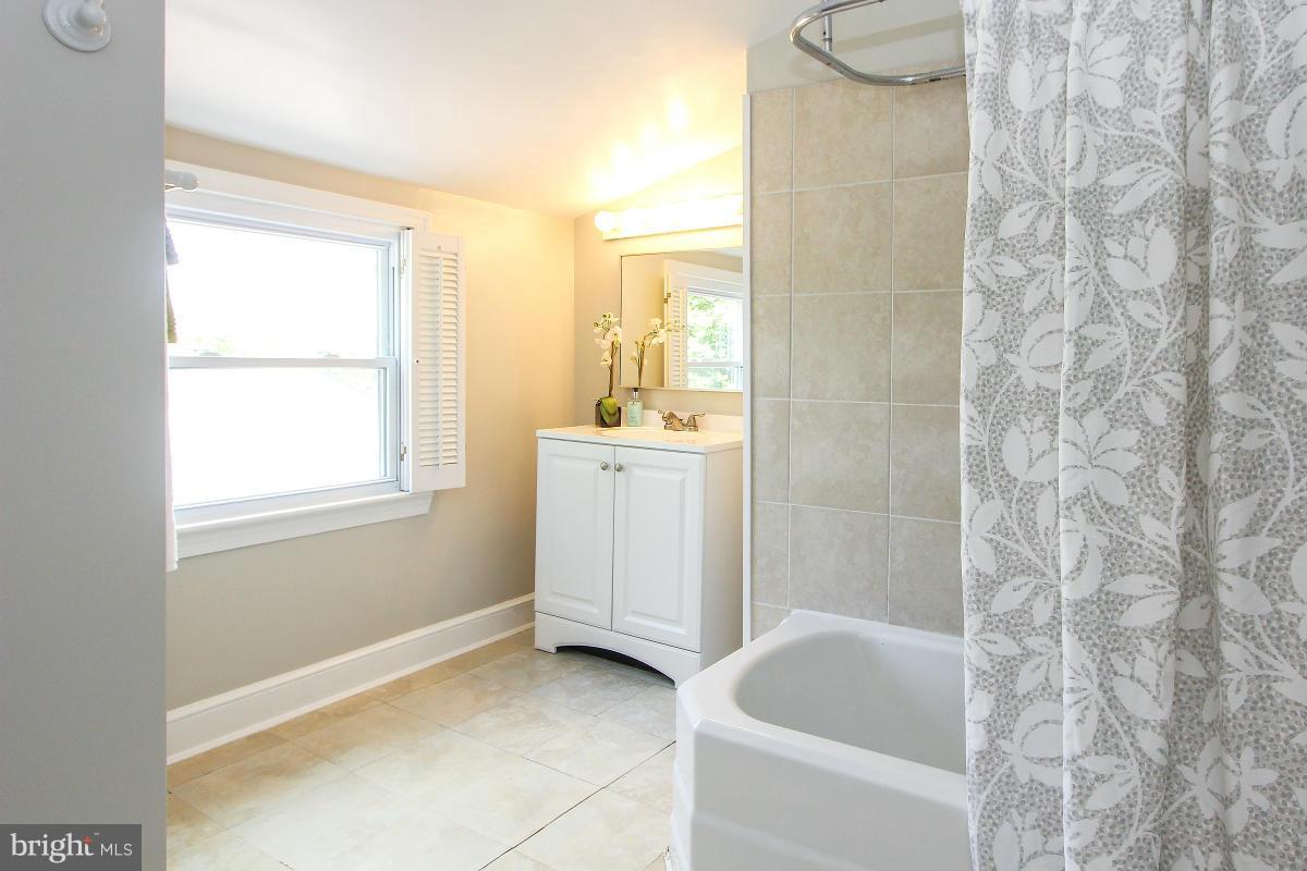 505 Kerwin Court Silver Spring, MD 20901 - Photo 22 of 27 a bathroom with a sink a bathtub and window