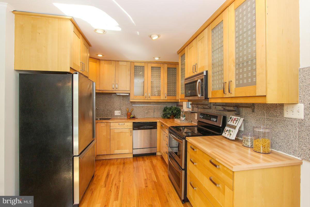 505 Kerwin Court Silver Spring, MD 20901 - Photo 10 of 27 a kitchen with a refrigerator a sink and a stove
