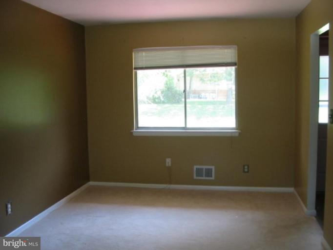 3533 Kings Point Road Randallstown, MD 21133 - Photo 5 of 6 Dining Area
