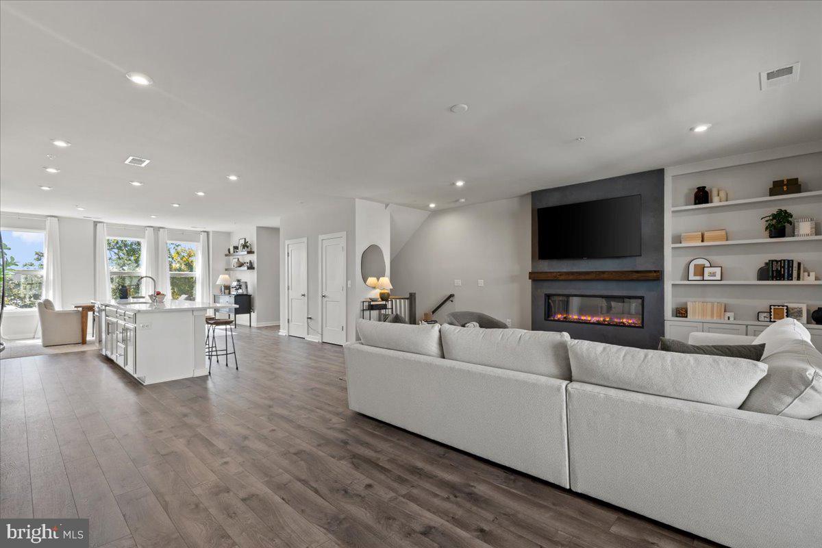 44614 Wolfhound Square Ashburn, VA 20147 - Photo 14 of 48 a living room with furniture and a flat screen tv