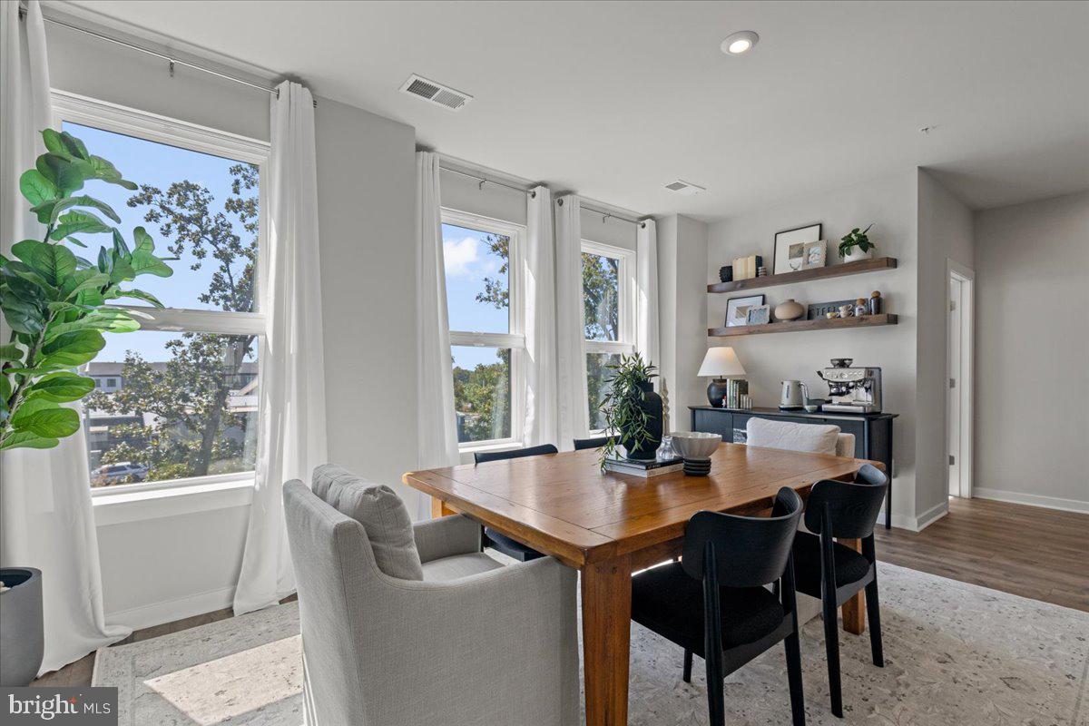 44614 Wolfhound Square Ashburn, VA 20147 - Photo 18 of 48 a dining room with furniture and window