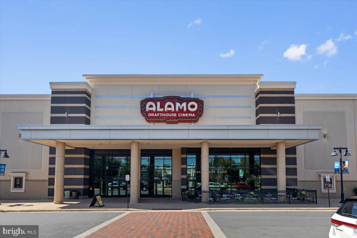 44614 Wolfhound Square Ashburn, VA 20147 - Photo 44 of 48 a view of a building with street