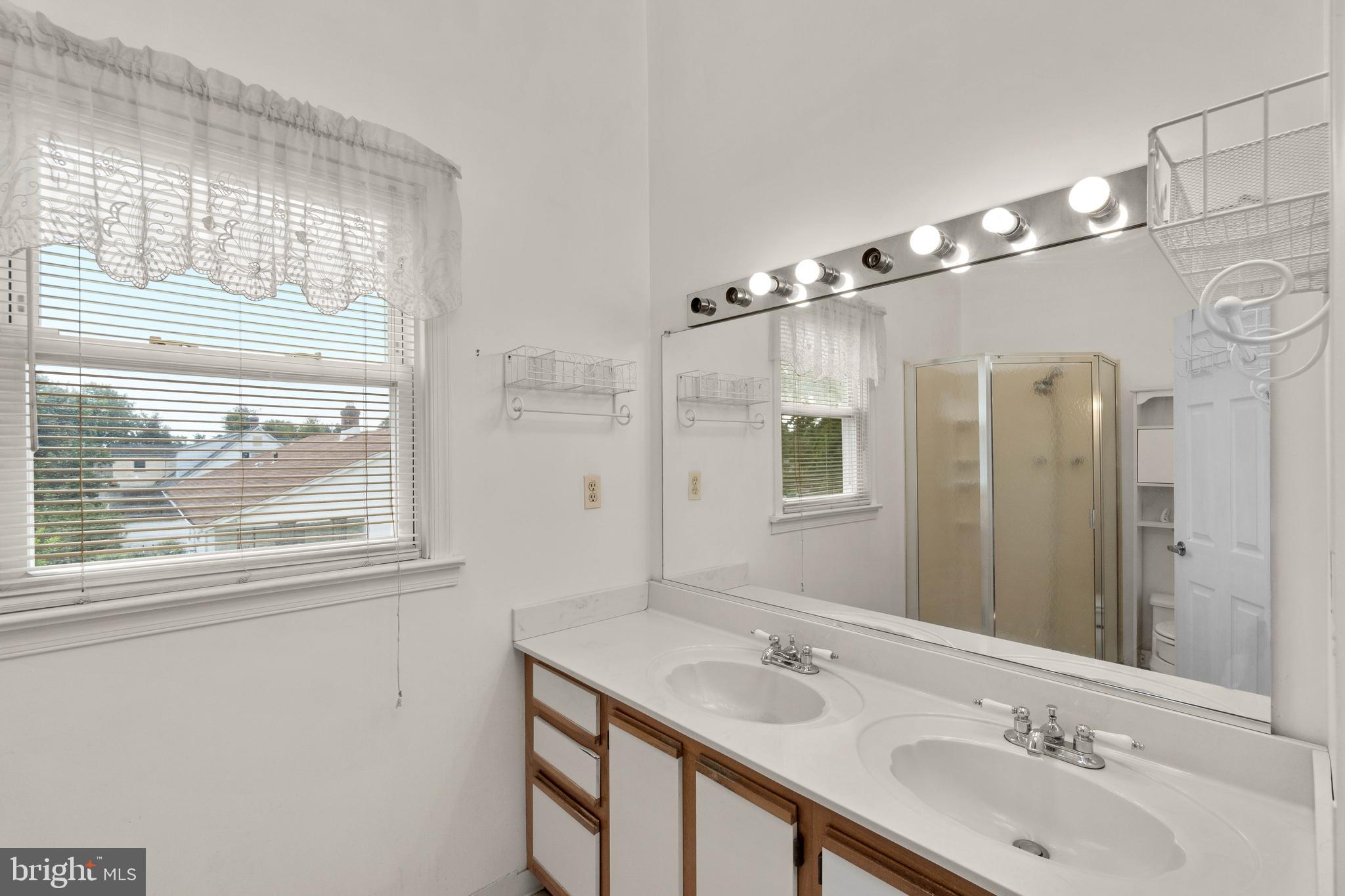 6121 Hunt Club Road Elkridge, MD 21075 - Photo 20 of 64 Primary Bath