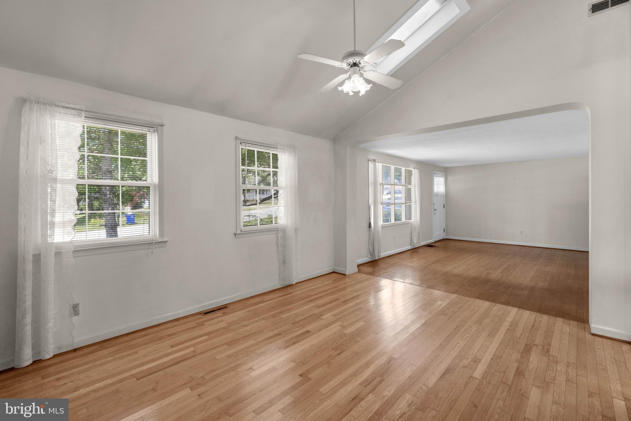 6121 Hunt Club Road Elkridge, MD 21075 - Photo 7 of 64 Living Room