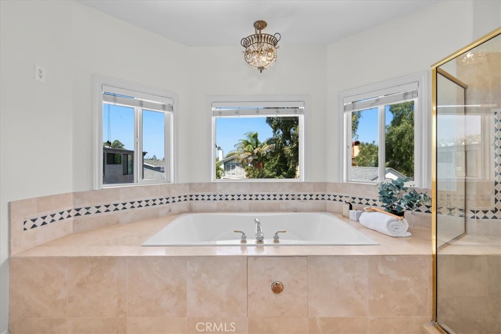 1035 Avenue D Redondo Beach, CA 90277 - Photo 47 of 66 a bathroom with a bathtub and a sink