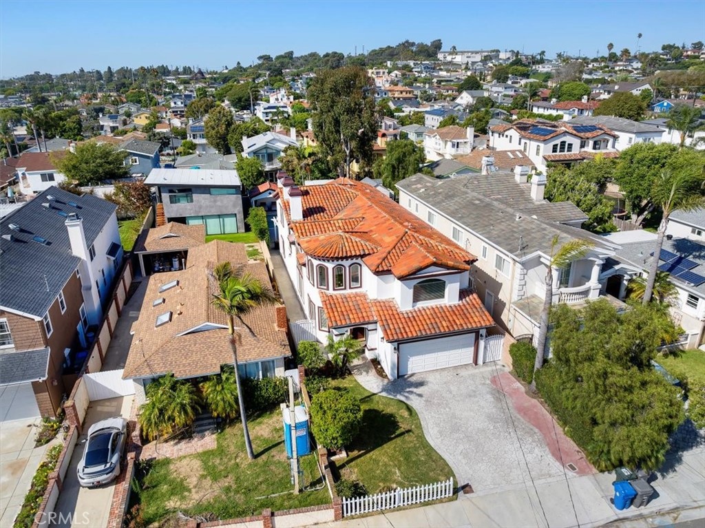 1035 Avenue D Redondo Beach, CA 90277 - Photo 65 of 66 an aerial view of residential houses with outdoor space