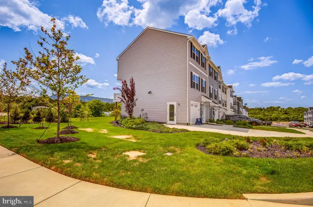 $2,200 | 110 Sophie Street, Strasburg, VA 22657