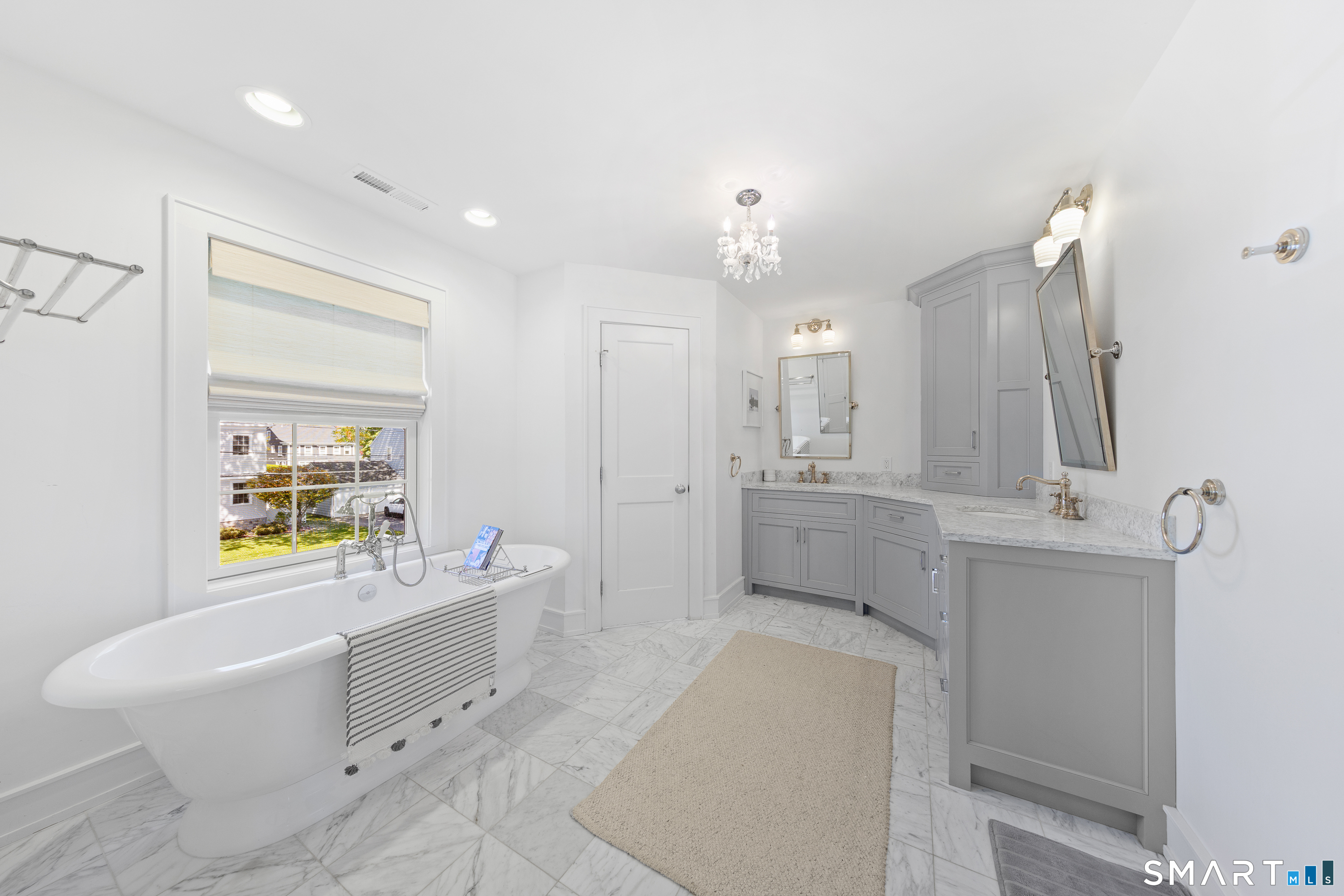 110 Smith Street Fairfield, CT 06824 - Photo 14 of 38