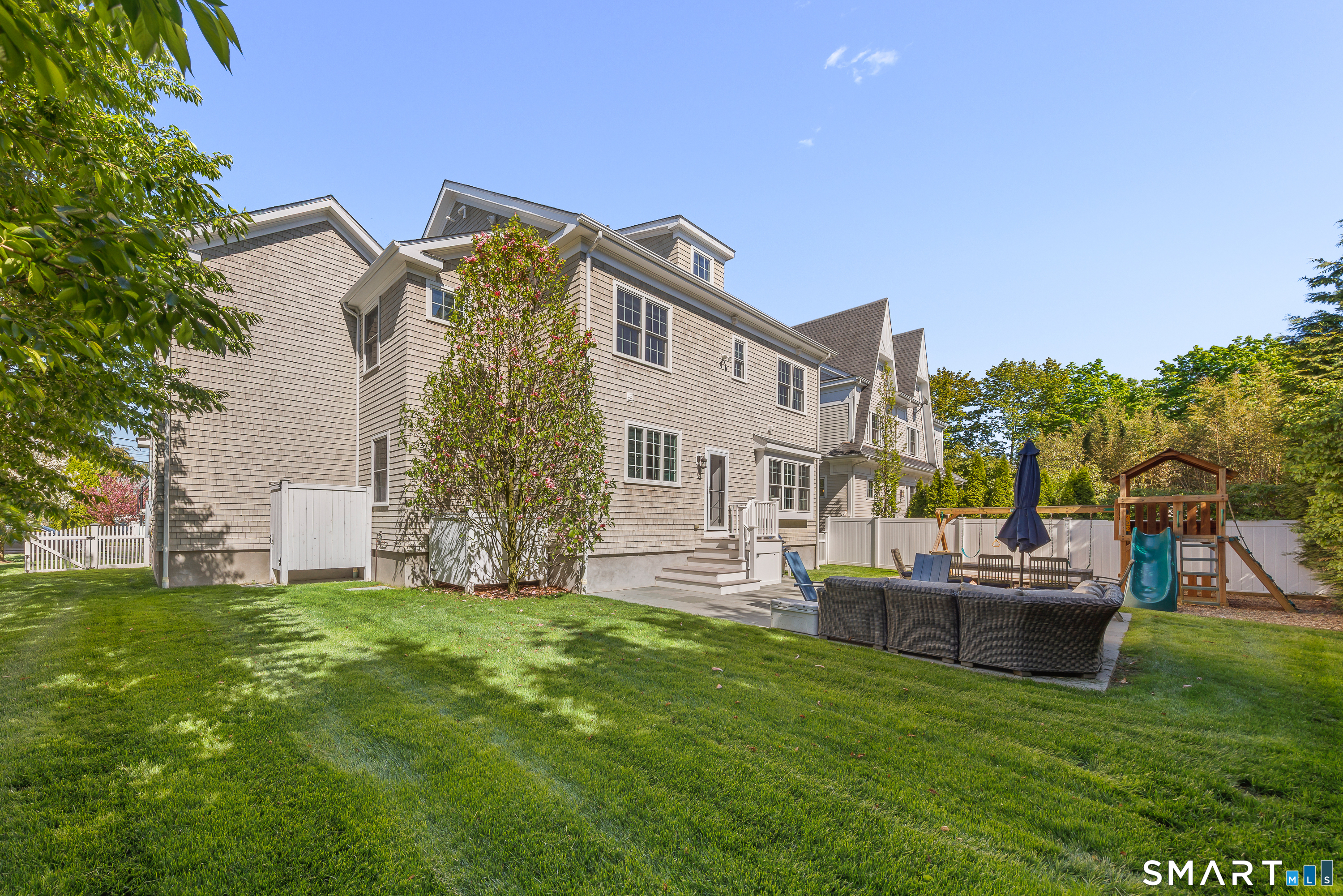 110 Smith Street Fairfield, CT 06824 - Photo 33 of 38