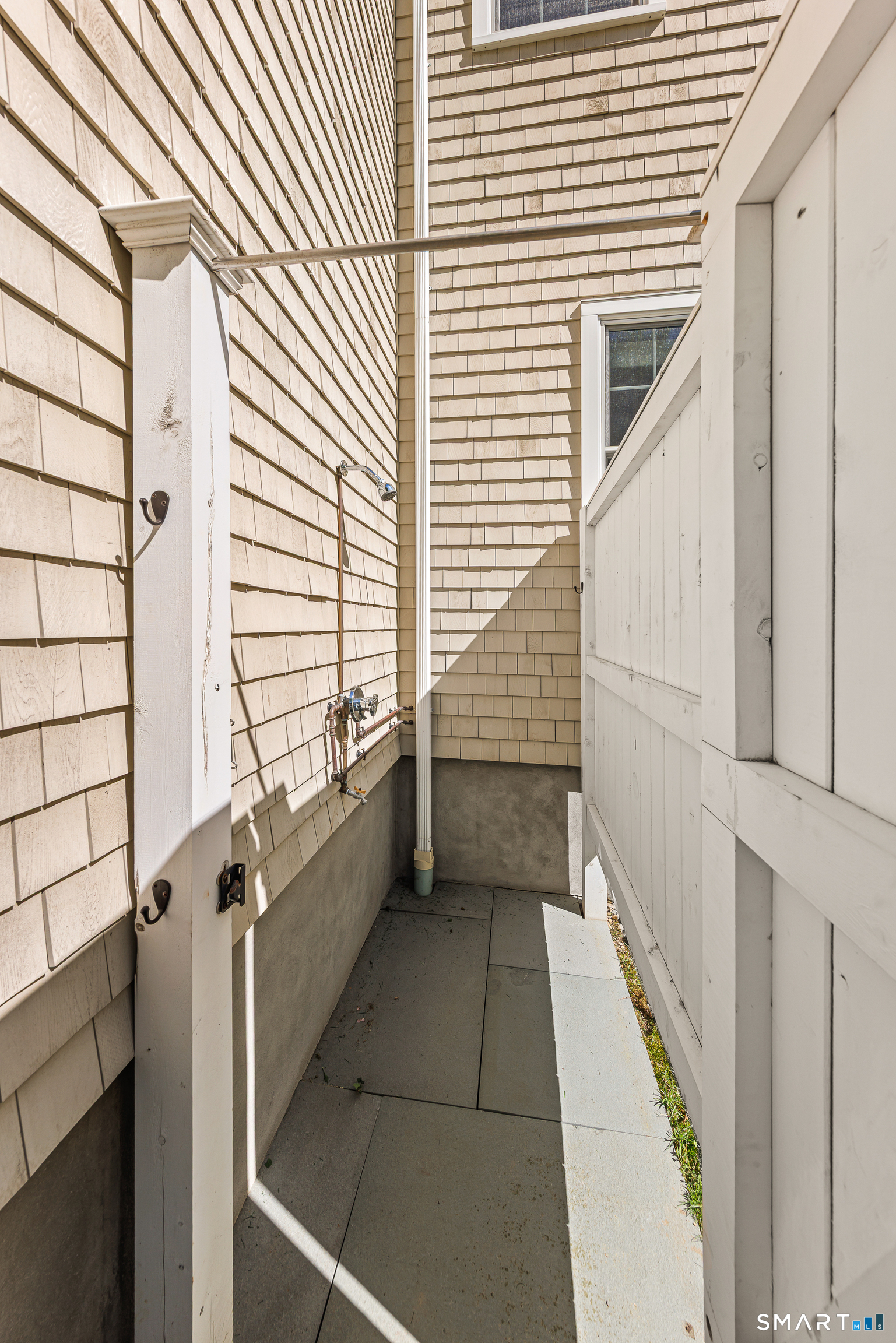 110 Smith Street Fairfield, CT 06824 - Photo 34 of 38