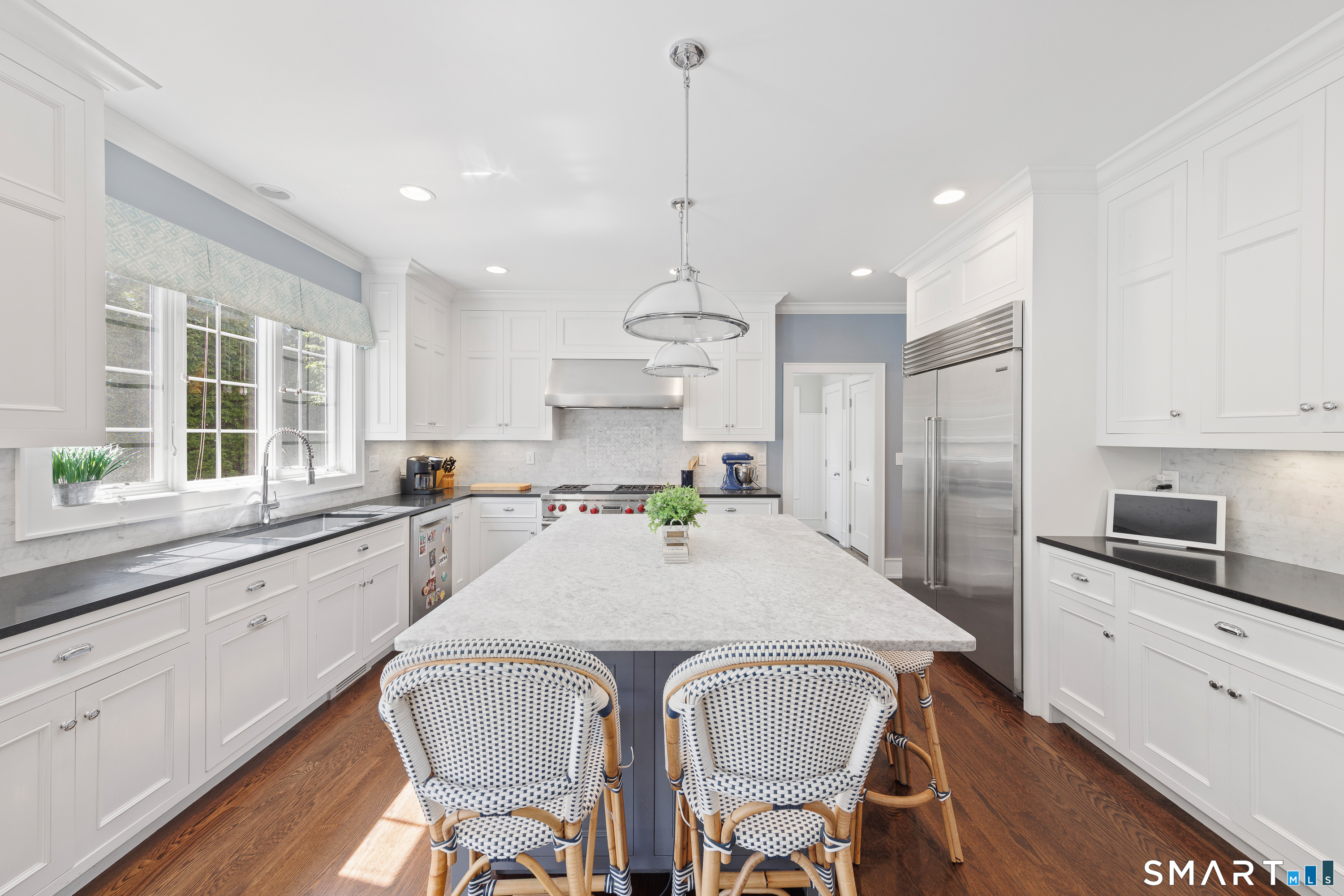 110 Smith Street Fairfield, CT 06824 - Photo 5 of 38