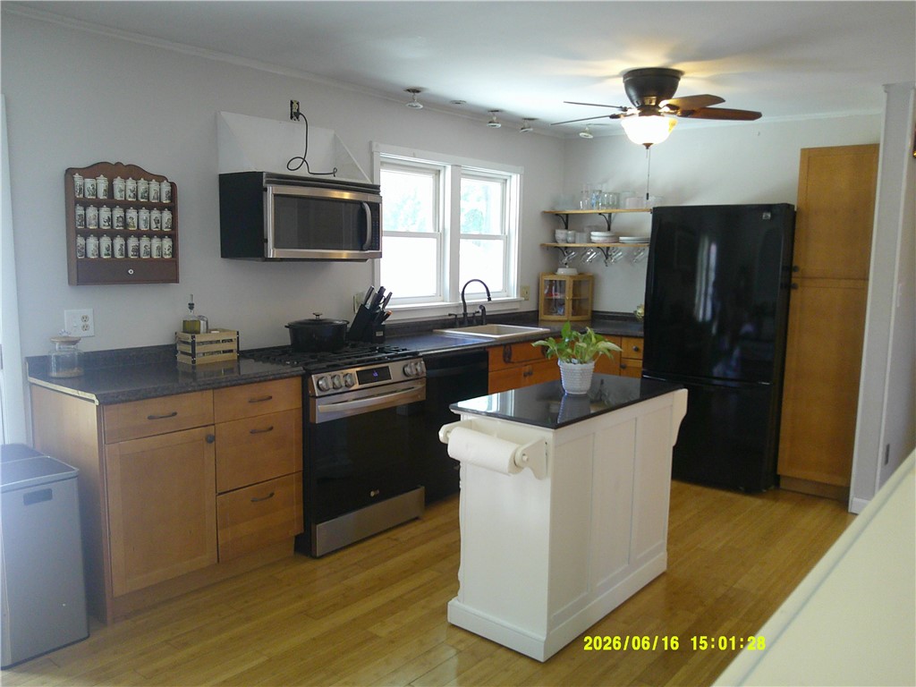 262 Pequot Avenue Warwick, RI 02889 - Photo 8 of 22