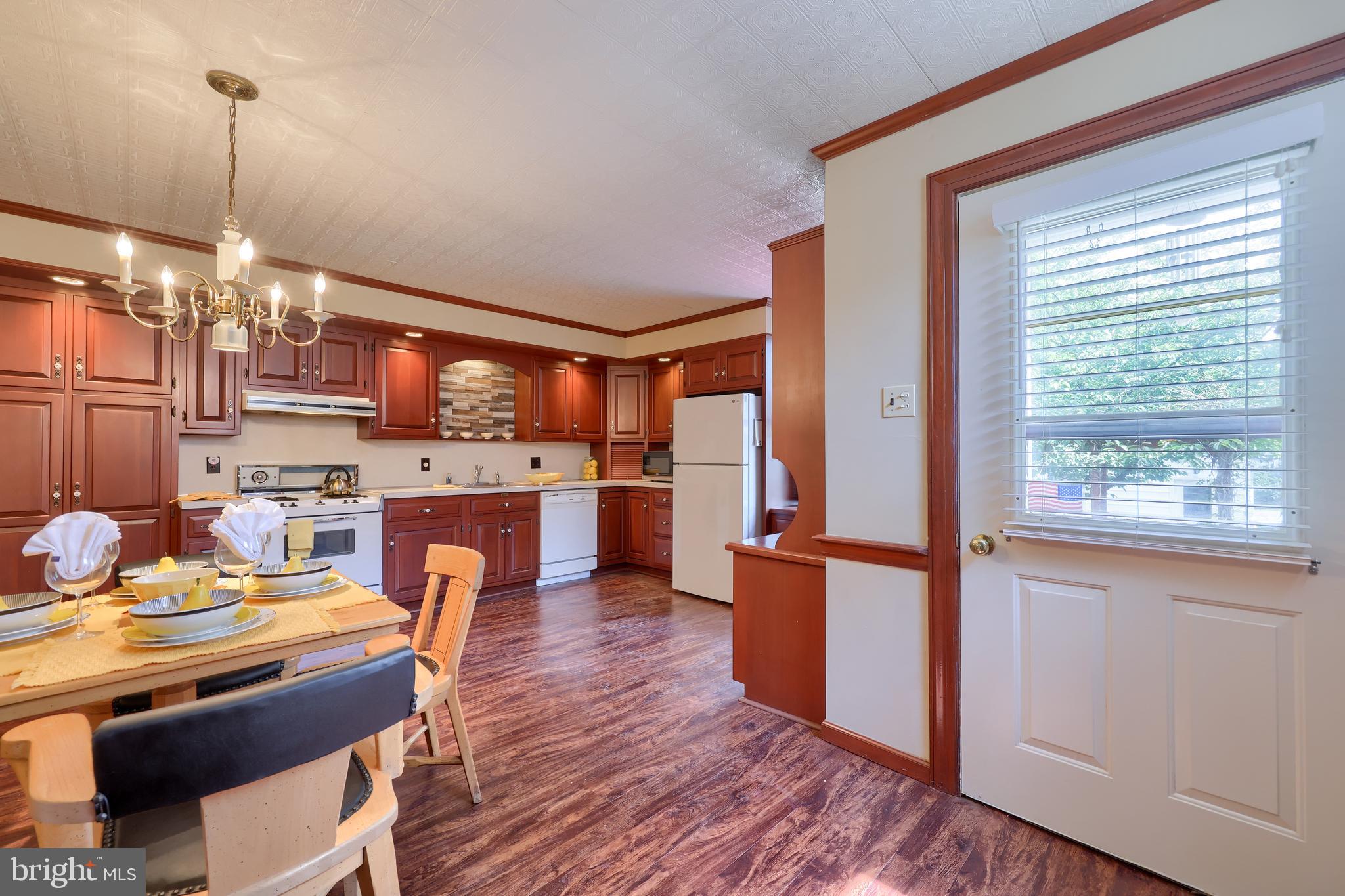 335 South Cedar Street Lititz, PA 17543 - Photo 12 of 55 Two-story unit - 337 S Cedar St