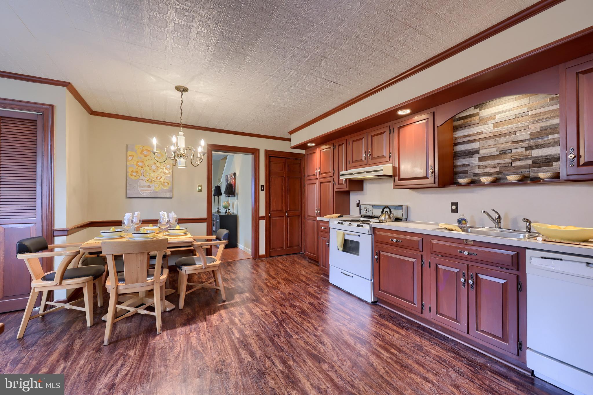 335 South Cedar Street Lititz, PA 17543 - Photo 17 of 55 Two-story unit - 337 S Cedar St