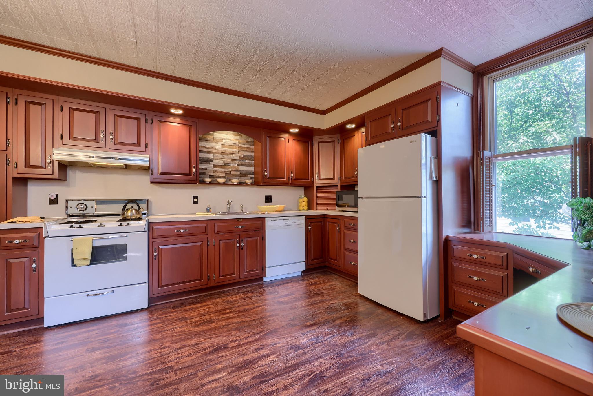 335 South Cedar Street Lititz, PA 17543 - Photo 18 of 55 Two-story unit - 337 S Cedar St