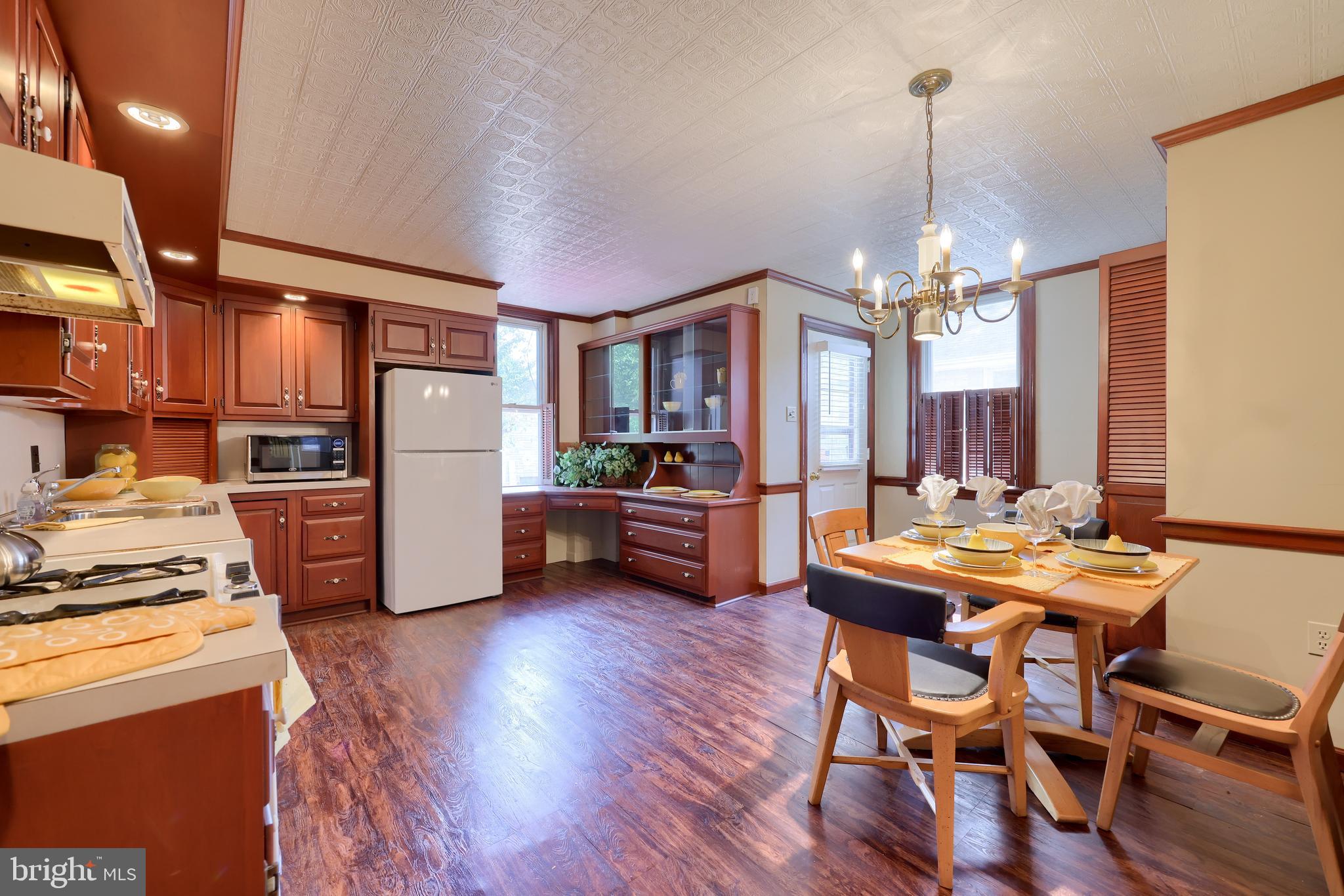 335 South Cedar Street Lititz, PA 17543 - Photo 10 of 55 Two-story unit - 337 S Cedar St