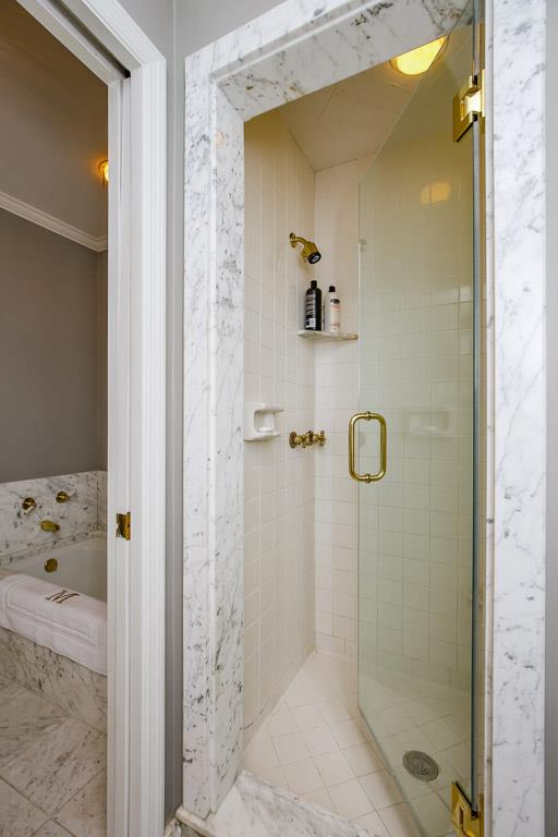 143 Alton Road Nashville, TN 37205 - Photo 23 of 25 a bathroom with a shower