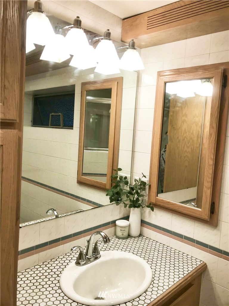 18905 Ross Road Bothell, WA 98011 - Photo 19 of 29 Gallery Image 19