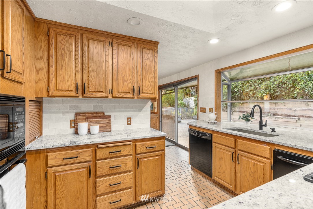 18905 Ross Road Bothell, WA 98011 - Photo 6 of 29 Gallery Image 6