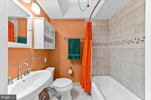 $225,000 | 343 Westpark Lane, Clifton Heights, PA 19018