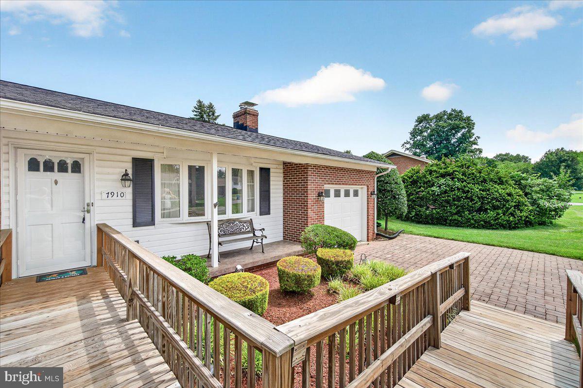 7910 Edgewood Farm Road Frederick, MD 21702 - Photo 4 of 49