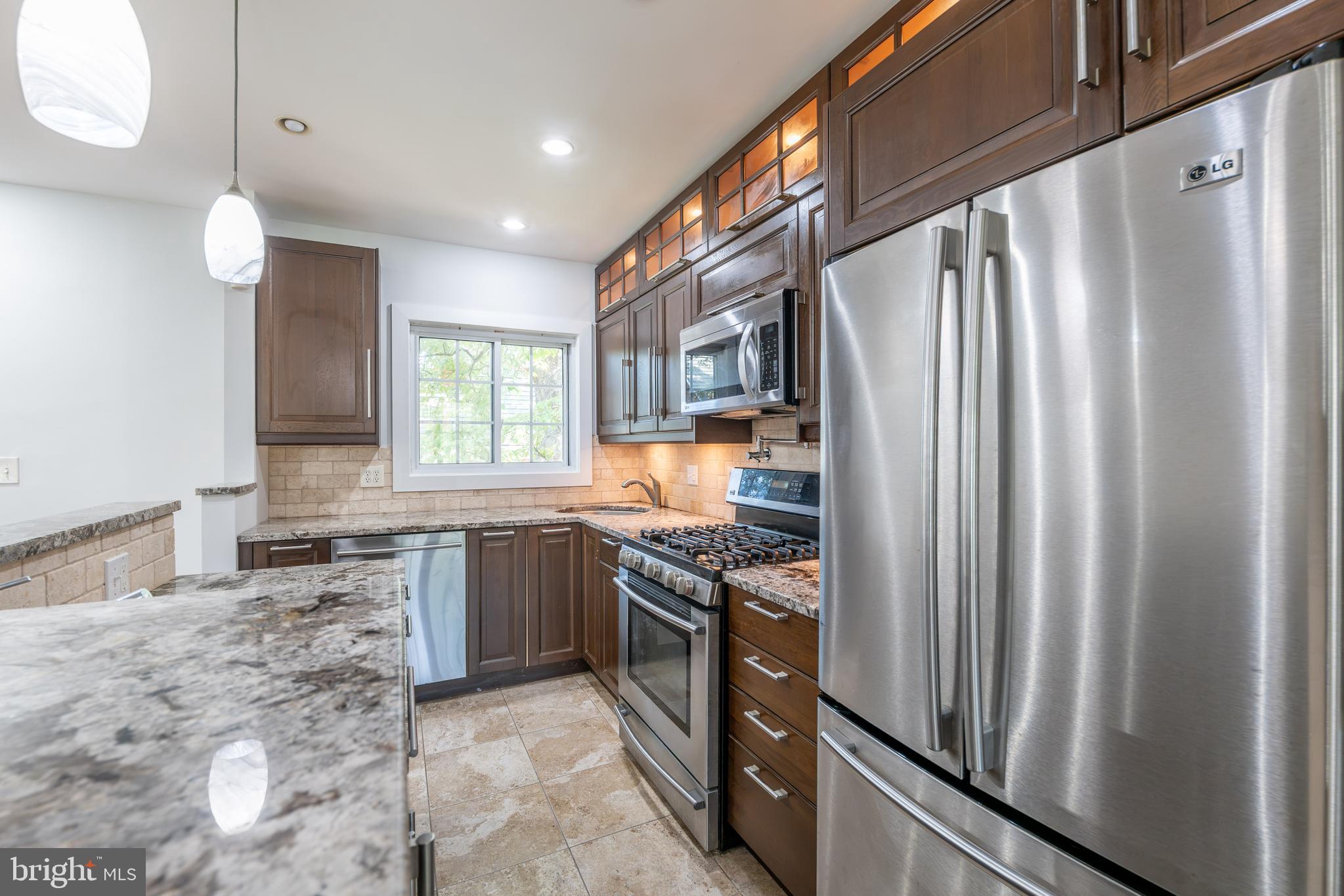 3642 Gunston Road Alexandria, VA 22302 - Photo 4 of 32 Gallery Image 4