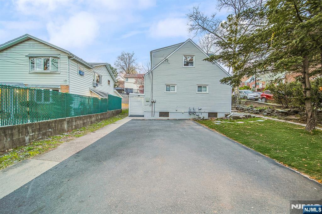 2 Elizabeth Street Ridgefield, NJ 07657 - Photo 2 of 7