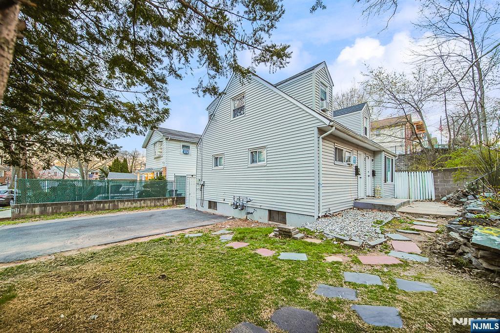 2 Elizabeth Street Ridgefield, NJ 07657 - Photo 4 of 7