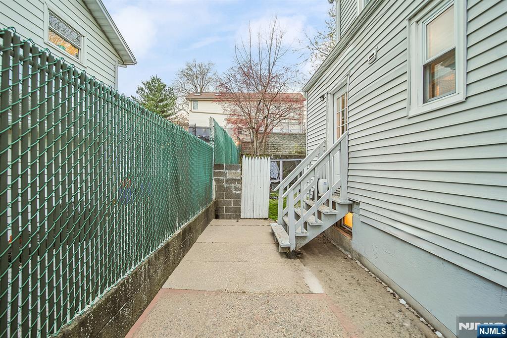 2 Elizabeth Street Ridgefield, NJ 07657 - Photo 5 of 7