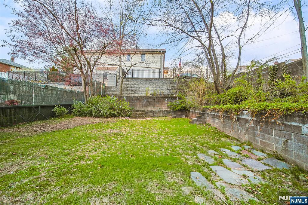 2 Elizabeth Street Ridgefield, NJ 07657 - Photo 6 of 7