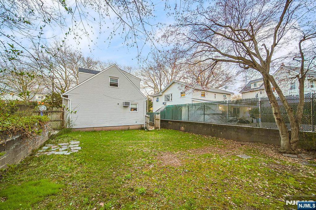 2 Elizabeth Street Ridgefield, NJ 07657 - Photo 7 of 7