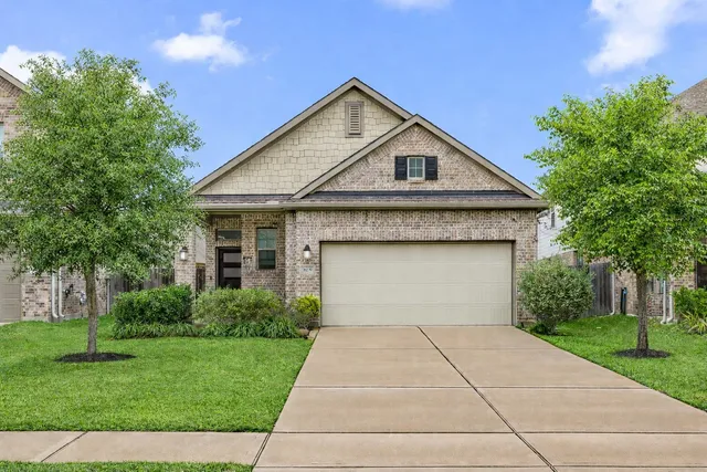 $295,000 | 31230 Pinebrook Falls Lane, Hockley, TX 77447