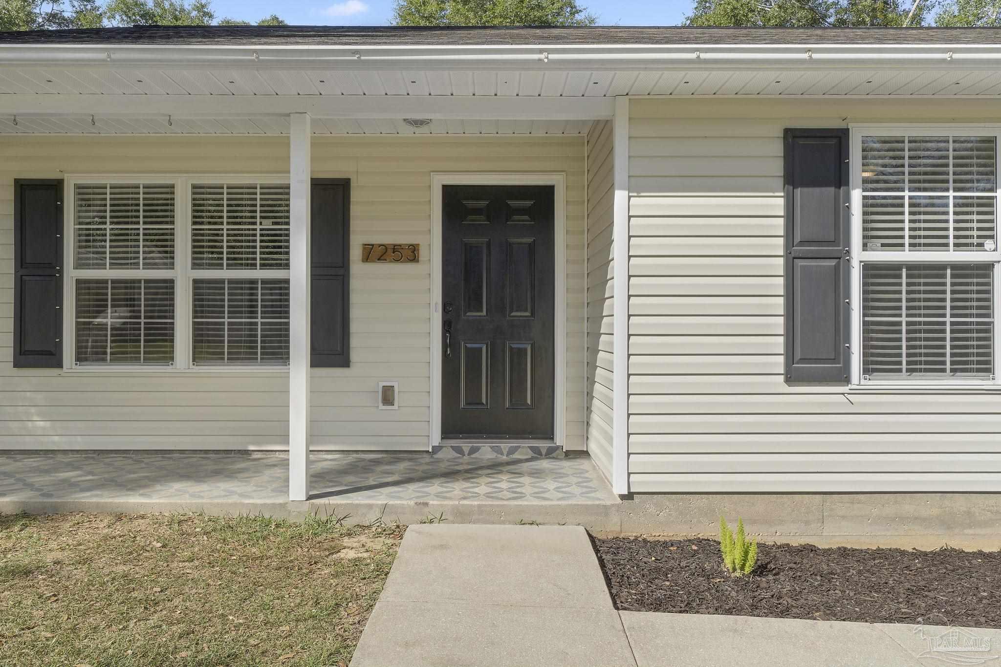 7253 Pro Lane Milton, FL 32570 - Photo 4 of 33 a front view of a house