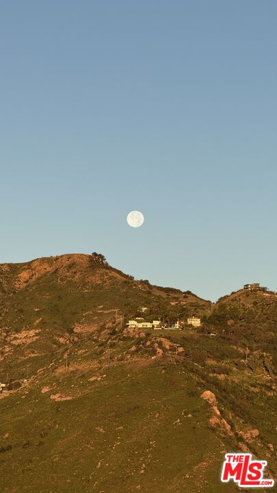 2195 Little Las Flores Road Topanga, CA 90290 - Photo 32 of 32 a view of an ocean