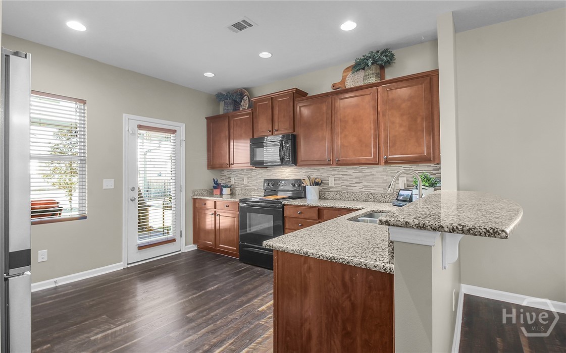 153 Hamilton Grove Drive Pooler, GA 31322 - Photo 12 of 38 Kitchen