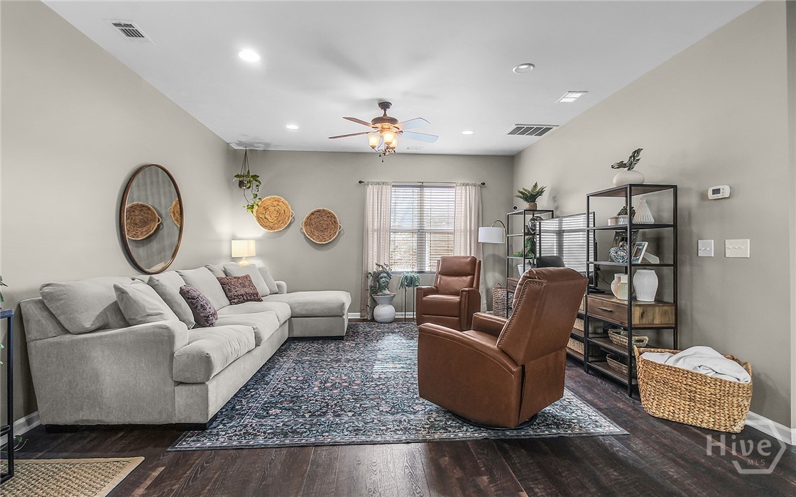 153 Hamilton Grove Drive Pooler, GA 31322 - Photo 6 of 38 Living Room